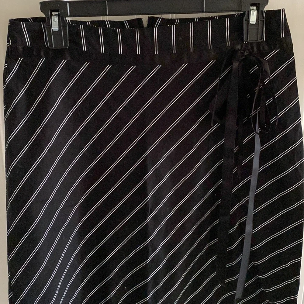 ❤️Charlotte Russe Black Skirt Medium - Picture 2 of 5